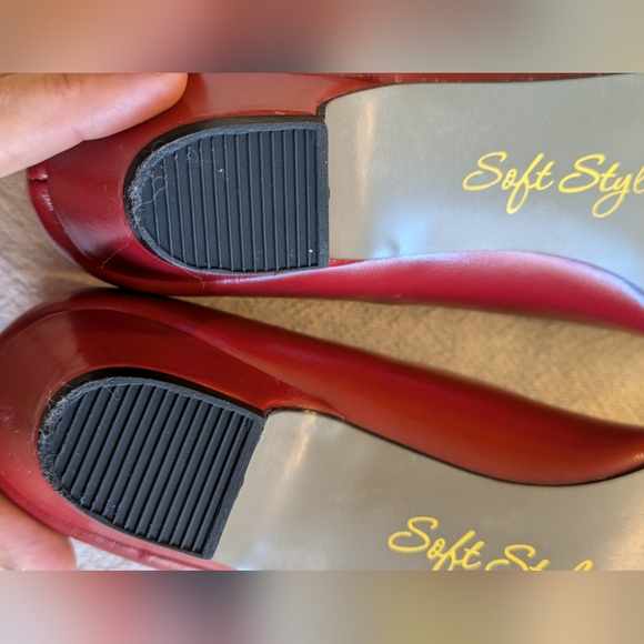 Ruby Red Kitten Heel - Size 7 Narrow - Picture 4 of 6